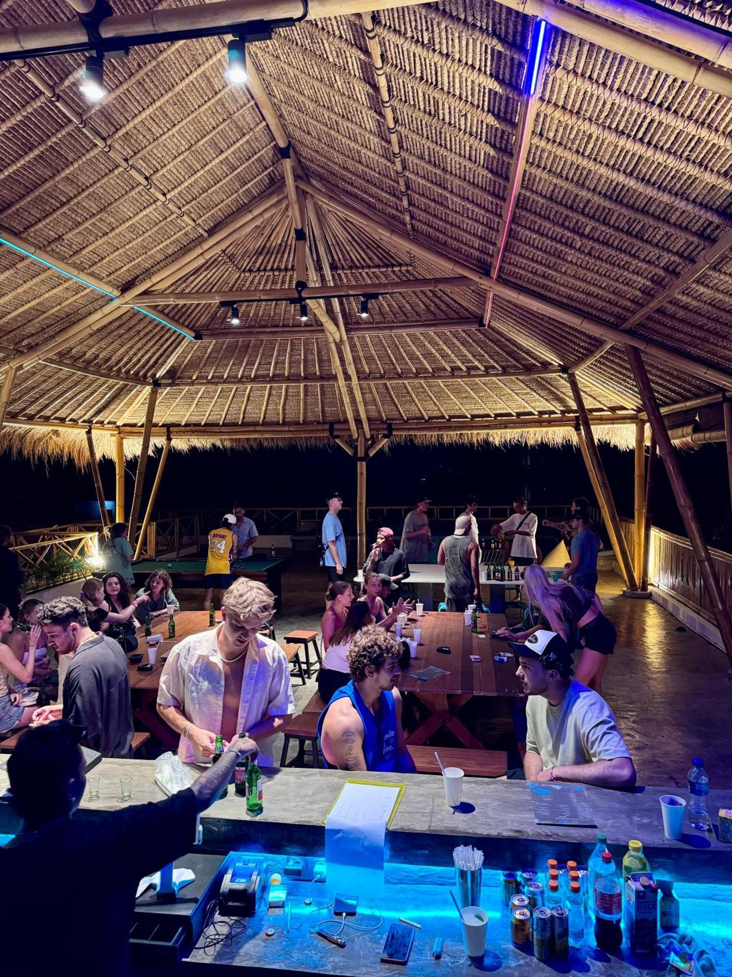 Canggu Central Hostel Exterior photo