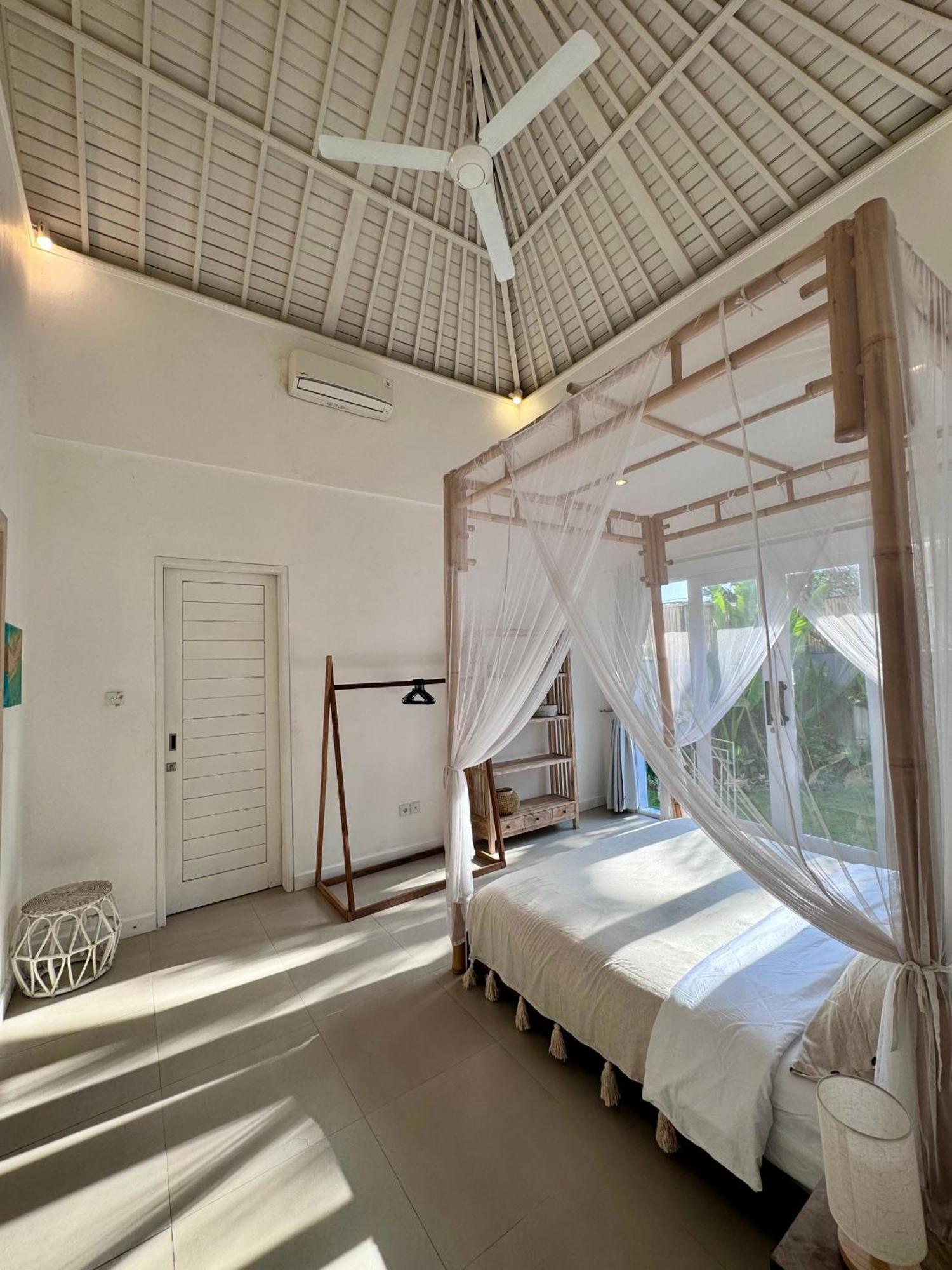 Canggu Central Hostel Exterior photo